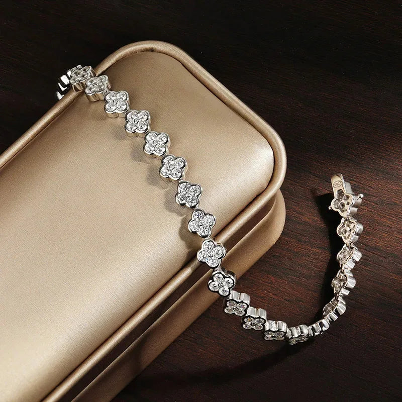 צמיד טניס תלתן