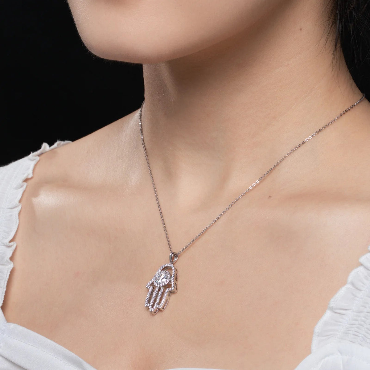 שרשרת חמסה מואסנייט 1 קראט בציפוי זהב לבן 18K — MONTIÈR